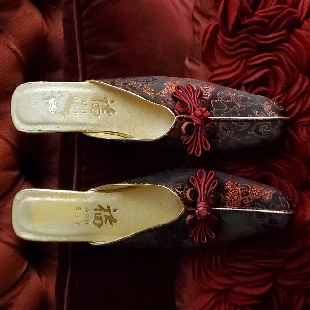Chinese Style, Woman's Shoe, Size 7 1/2 - Picture 8 of 9